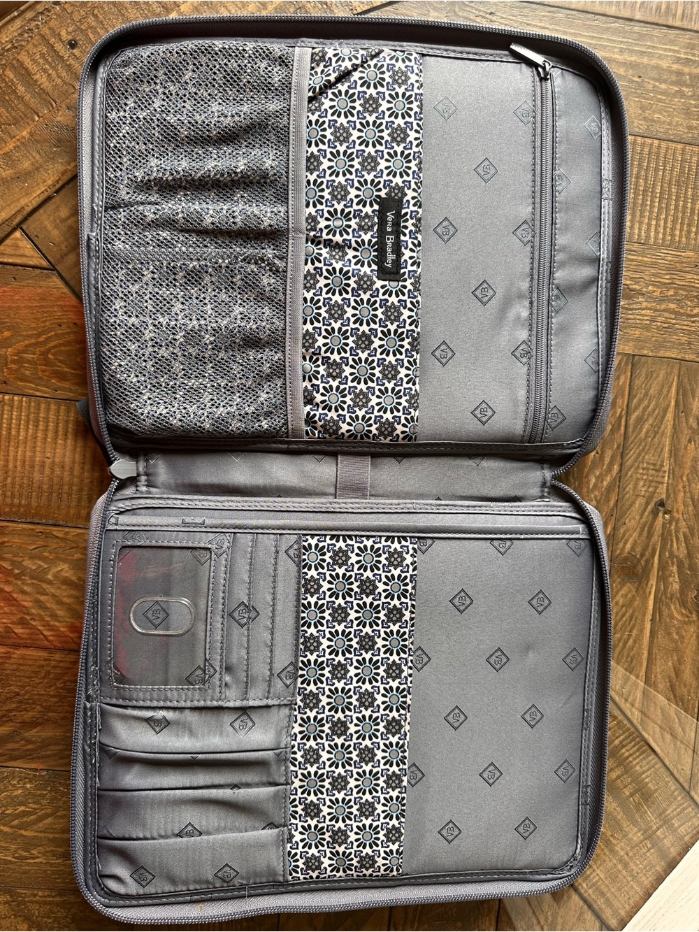 NWOT Vera Bradley Quilted Tablet iPad Organizer Case Charcoal Medallion Print - Picture 5 of 8